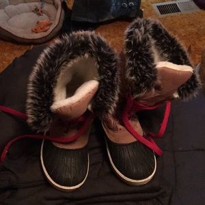 Snow boots